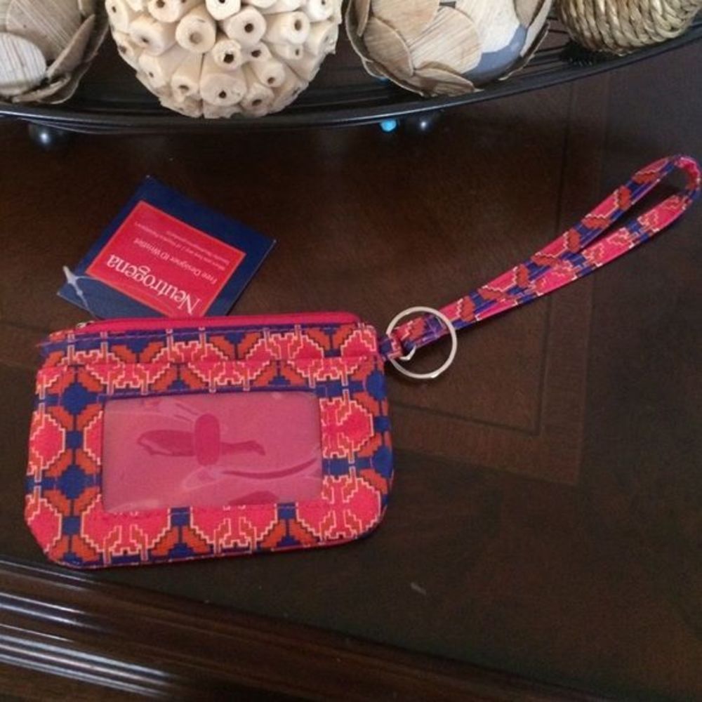 Neutrogena Id Wristlet